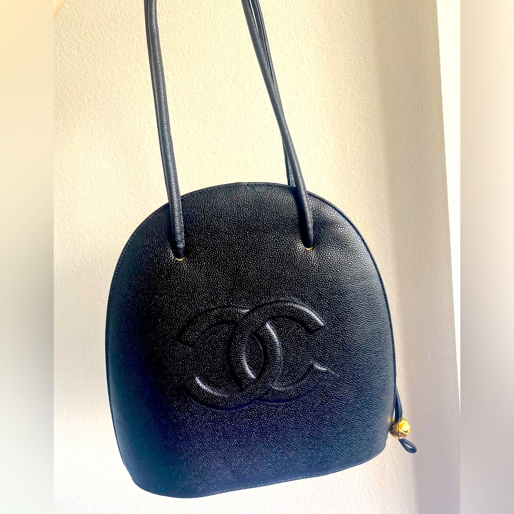 VERY RARE Chanel caviar black leather tote egg oval shape bag. VINTAGE